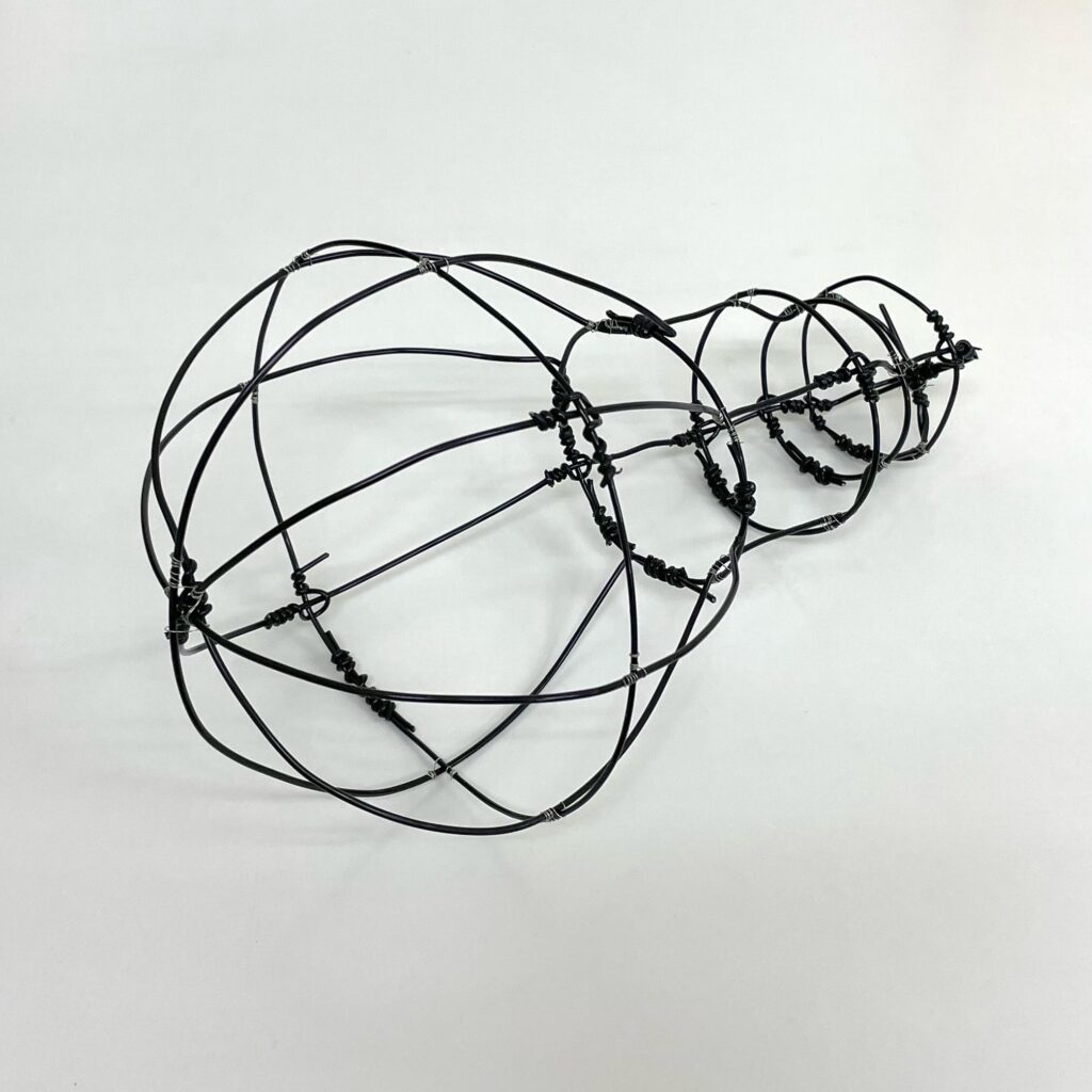 針金で作った電球型